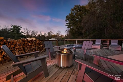 Creekside Oasis - 5BR Retreat with Pool & Hot Tub House in Rogers