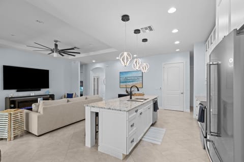 Communal lounge/ TV room, TV and multimedia, Kitchen or kitchenette