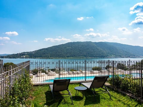 Garden, Lake view, Mountain view, Pool view, sunbed