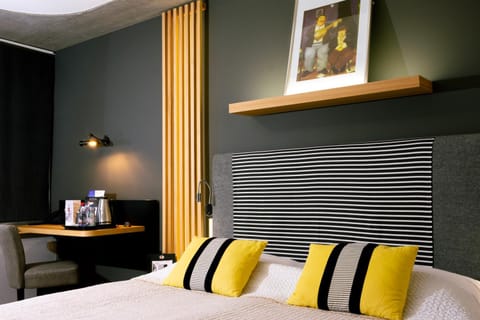 Bed, Coffee/tea facilities, Decorative detail, Bedroom