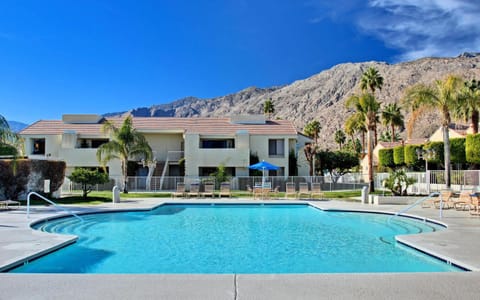 Property building, Day, Mountain view, Swimming pool, Swimming pool, sunbed