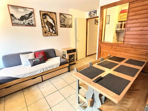 Résidence Les Jardins De Val - Appartement 2 pièces Cabine 6 personnes à Val d'isère à 350m du centre du village et 450m des pistes, place de parking incluse MAE-2664 Cabin in Val dIsere