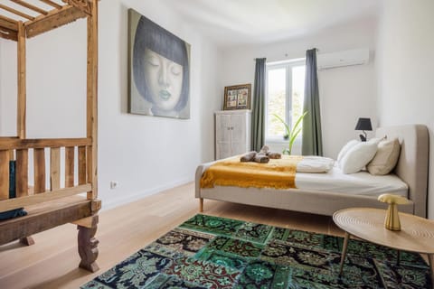 Bedroom, air conditioner