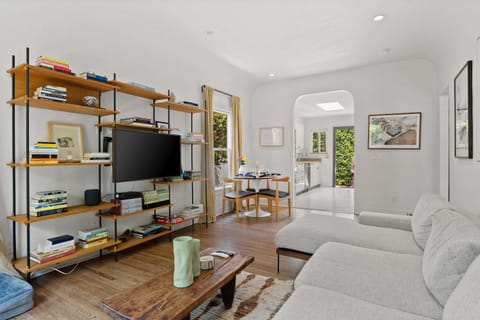 New Listing Midcity West Villa by Colby & Conrad House in West Hollywood