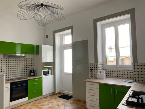 Kitchen or kitchenette, Kitchen or kitchenette, stove