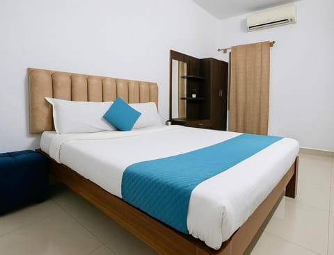 Bed, Photo of the whole room, Bedroom, wardrobe