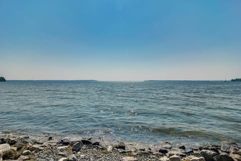 Grill Out, Play Pool Huge Home on Lake Champlain! House in Lake Champlain