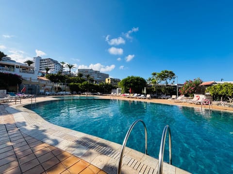 Day, Pool view, Swimming pool, sunbed