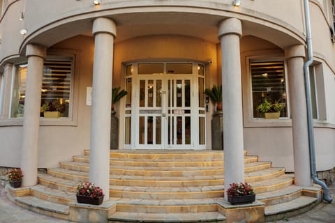 Property building, Facade/entrance