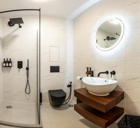 Shower, Toilet, Bathroom, heating, towels