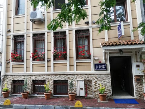 Property building, Facade/entrance, Property logo or sign