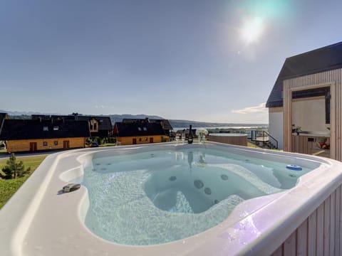 Hot Tub, Sauna