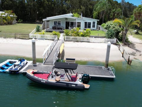 Property building, Day, Natural landscape, Activities, Lake view, River view, Sea view