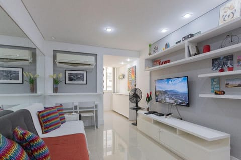 Communal lounge/ TV room, Living room, Dining area