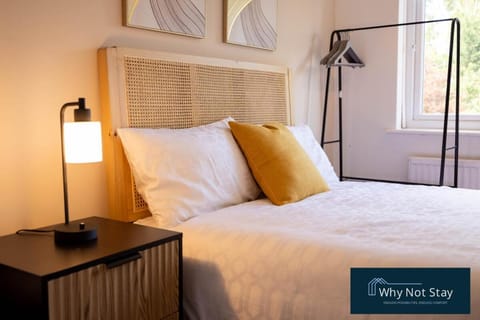 Stylish 5 bed home in Beeston House in Nottingham