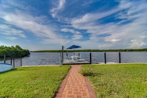 Sunsets, Tight Lines and Dock Riverfront Ruskin Gem House in Ruskin