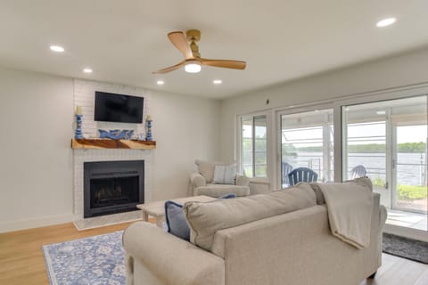 Sunsets, Tight Lines and Dock Riverfront Ruskin Gem House in Ruskin