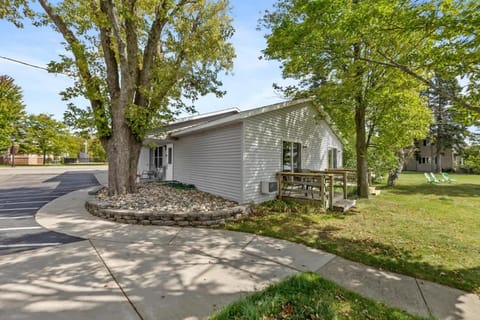 11 Family Lakefront Studios on Lake Missaukee - Sleeps 40 Inn in Michigan