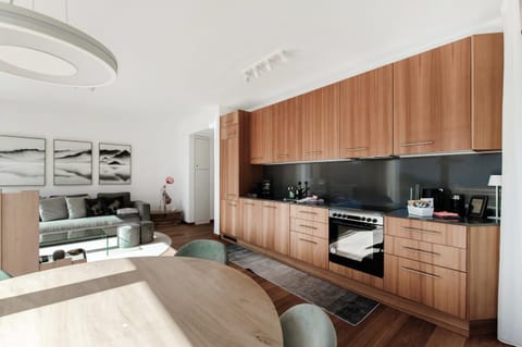 Dining area, kitchen