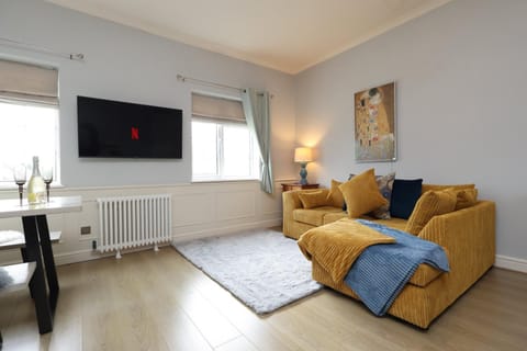 Perfect Bridgend Stay: Comfort & Space! Bed and Breakfast in Bridgend