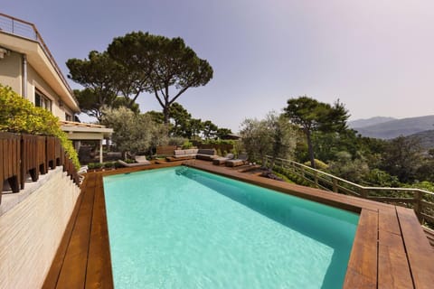 Facade/entrance, Swimming pool