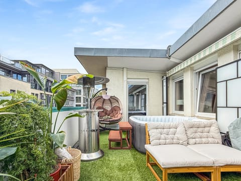 Balcony/Terrace, Lounge or bar, City view, Entertainment