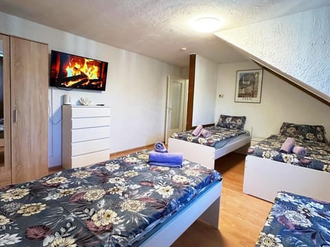 Bed, TV and multimedia, Bedroom, wardrobe