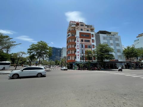 Neighbourhood, Location