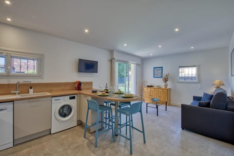 Kitchen or kitchenette, Living room, Dining area