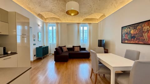 TV and multimedia, Living room, Seating area, Dining area