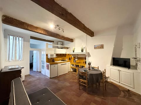 TV and multimedia, Kitchen or kitchenette, Dining area, pet friendly, stove
