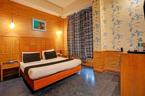 Bed, Living room, Photo of the whole room, Seating area, Bedroom