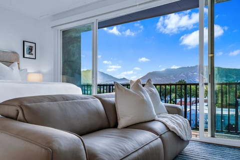 Living room, Mountain view