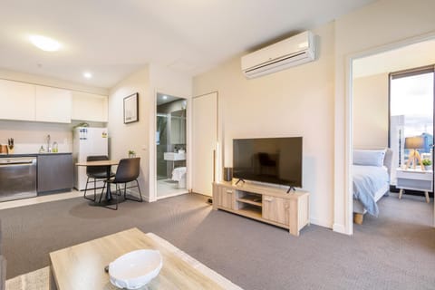 TV and multimedia, Kitchen or kitchenette, Living room, Seating area, air conditioner