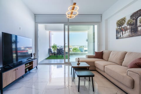 Communal lounge/ TV room, TV and multimedia, Living room, Seating area, Evening entertainment