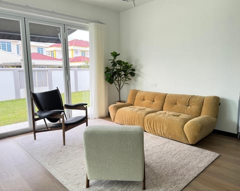 Communal lounge/ TV room, Living room, Seating area
