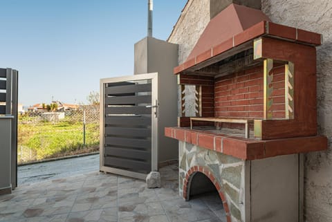 Patio, BBQ facilities