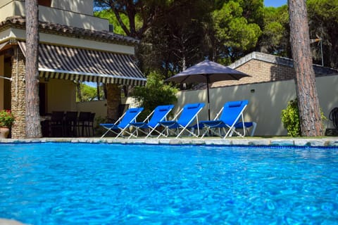 Pool view, Swimming pool, sunbed