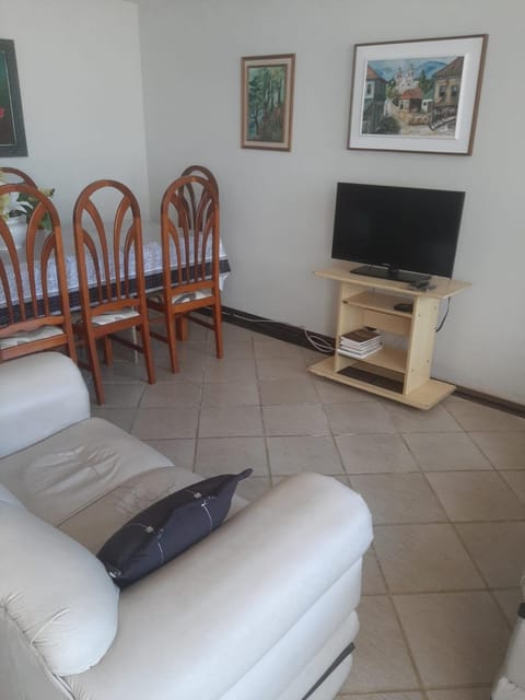 Communal lounge/ TV room, TV and multimedia, Living room
