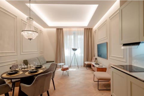 TV and multimedia, Kitchen or kitchenette, Living room, Seating area, Dining area