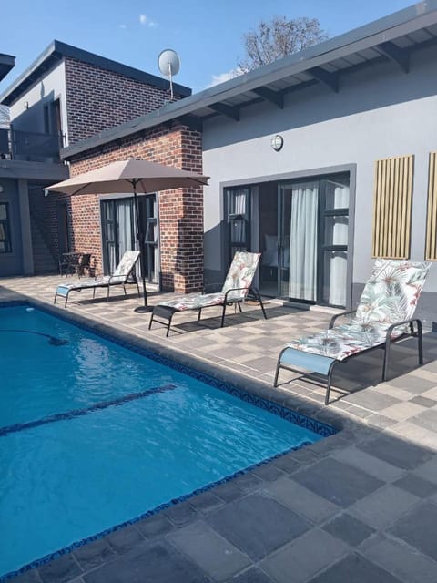 Pool view, Swimming pool, sunbed