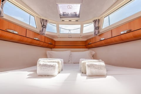 Rosé Dream Boat by Portugal Active Docked boat in Viana do Castelo