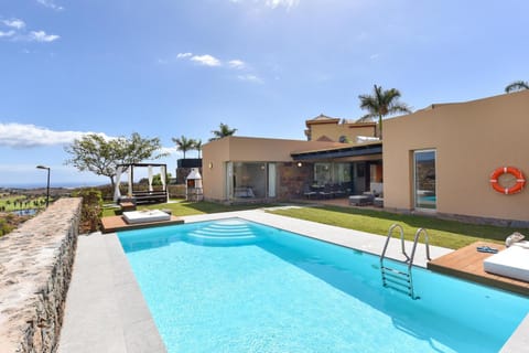 Day, Pool view, Swimming pool, sunbed