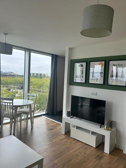 Modern 1-Bedroom Apartment in The Hub, Milton Keynes - FREE PARKING Apartment in Milton Keynes