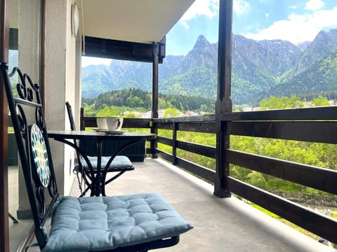 Patio, Spring, Day, Natural landscape, View (from property/room), Balcony/Terrace, Seating area, Mountain view