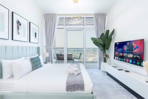 Bed, TV and multimedia, Bedroom