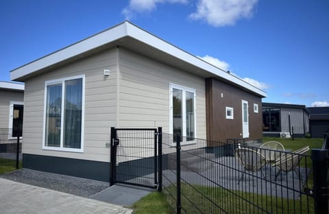 Property building, Facade/entrance, Off site