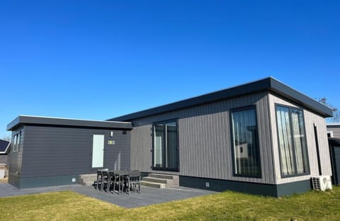 Property building, Facade/entrance, Off site