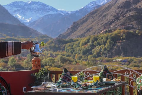 Nearby landmark, Restaurant/places to eat, Food close-up, View (from property/room), Balcony/Terrace, Food and drinks, Autumn, City view, Garden view, Landmark view, Mountain view, River view, Breakfast, Buffet breakfast, Quiet street view