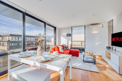 Communal lounge/ TV room, TV and multimedia, Balcony/Terrace, Living room, Seating area